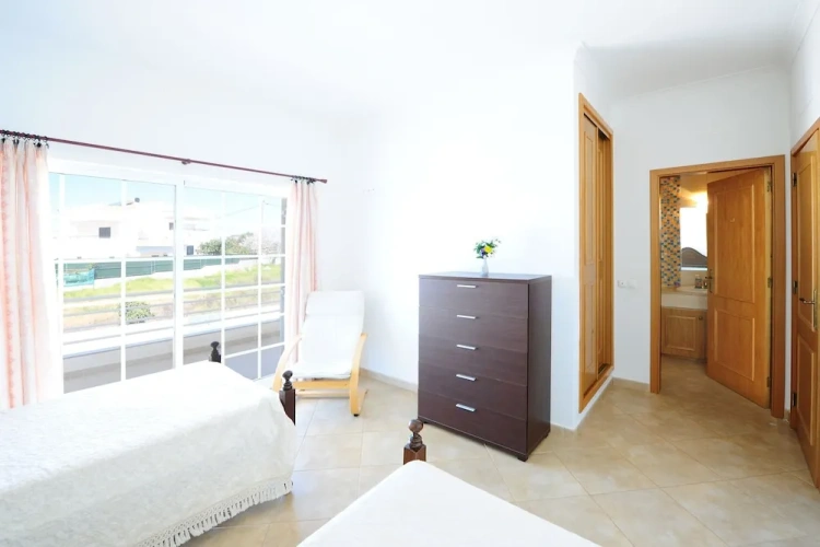 4 Bedrooms Villa with balcony