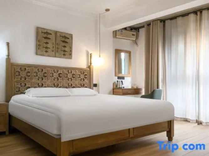 Double Family Suite with balcony and with lake view