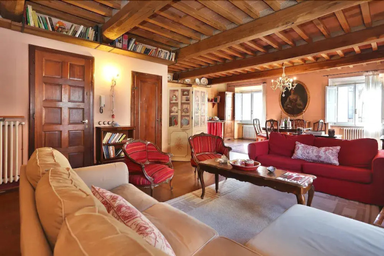 Delfina by Vacation in Lucca