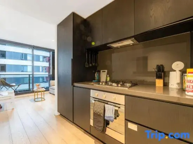 Prime CBD Living  Modern 1BR Steps from Everything