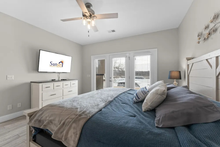 On The Rocks 3 Bedroom Condo by RedAwning