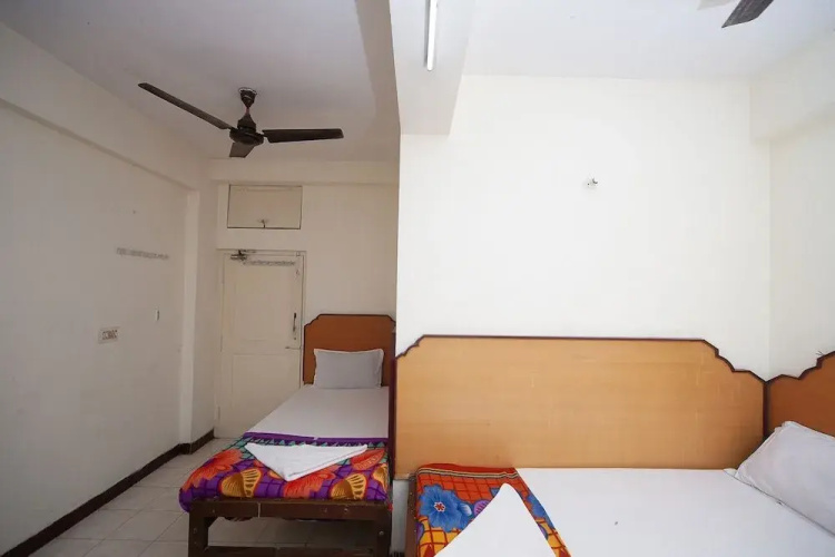 Spot On 38565 Hotel Surya