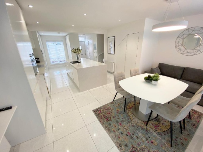 4 Bedrooms Cottage