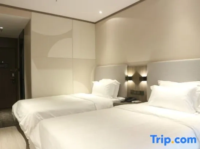 Standard Twin room with view