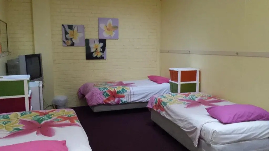 Geckos RestOver view