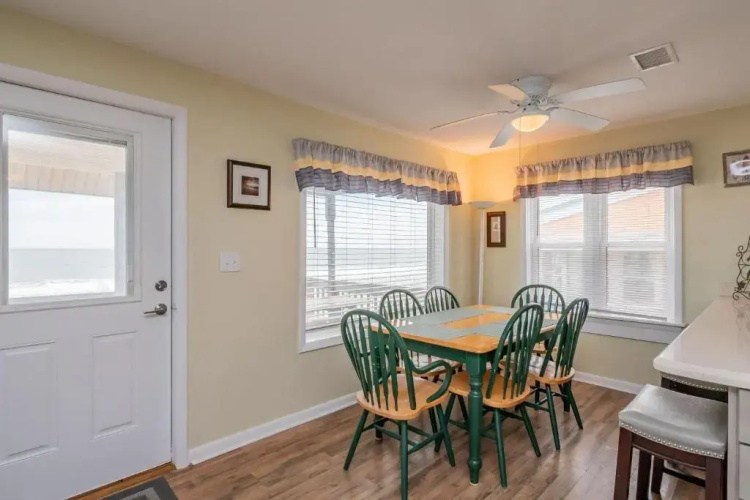 10 Conch Too by Oak Island Accommodations