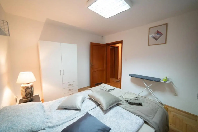 Apartman Yellow House