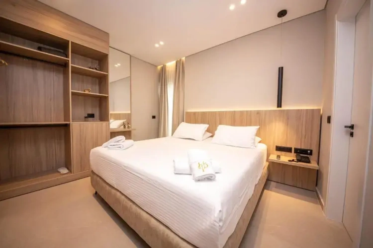 Deluxe Twin room with side sea view