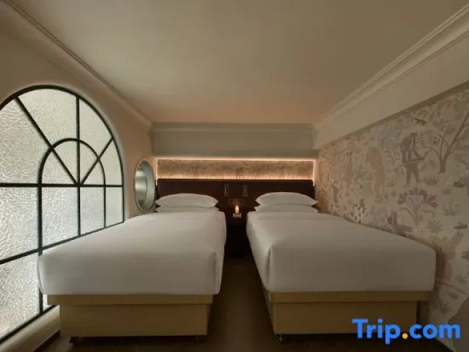 Deluxe Triple Family Suite