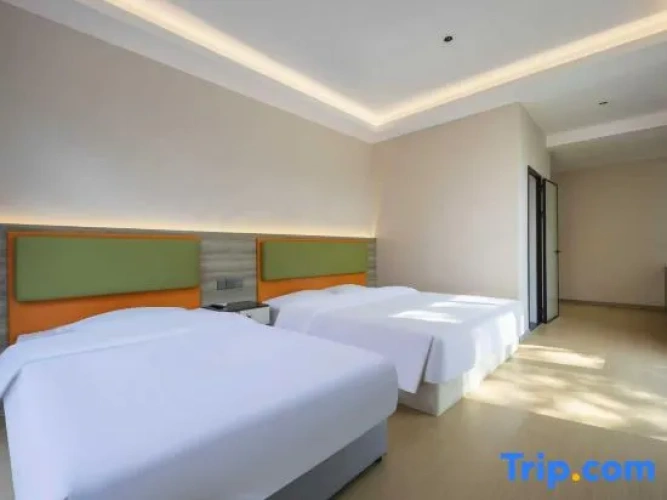 Standard Twin room with garden view