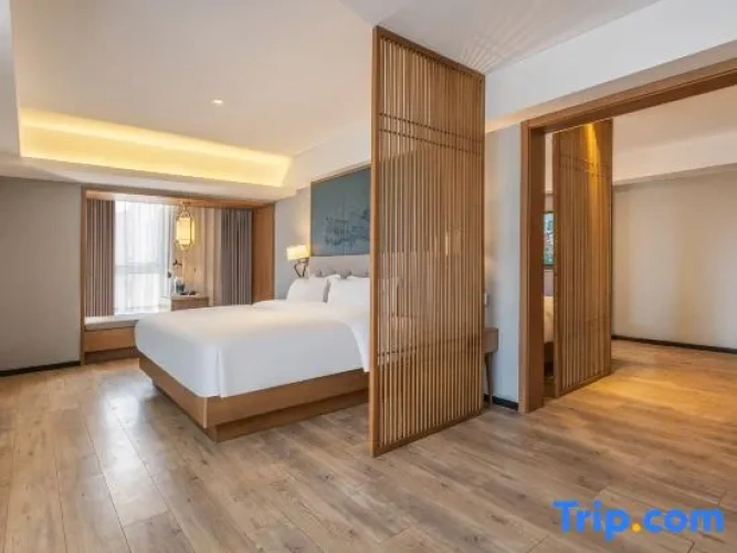 Standard Quadruple Family Suite