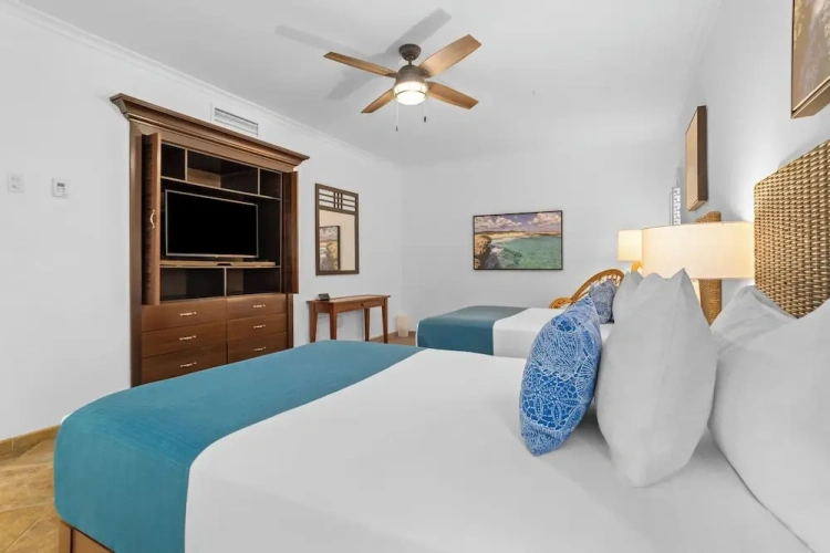 Standard Quadruple room with courtyard view
