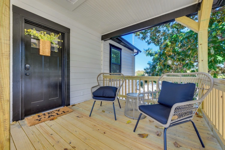 3 Bedrooms Cottage with balcony