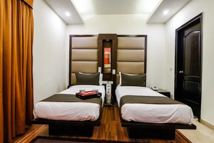 Collection O 39440 Alreef Residency