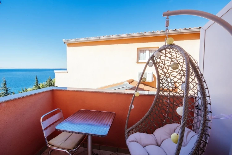 Classic Twin Studio with balcony