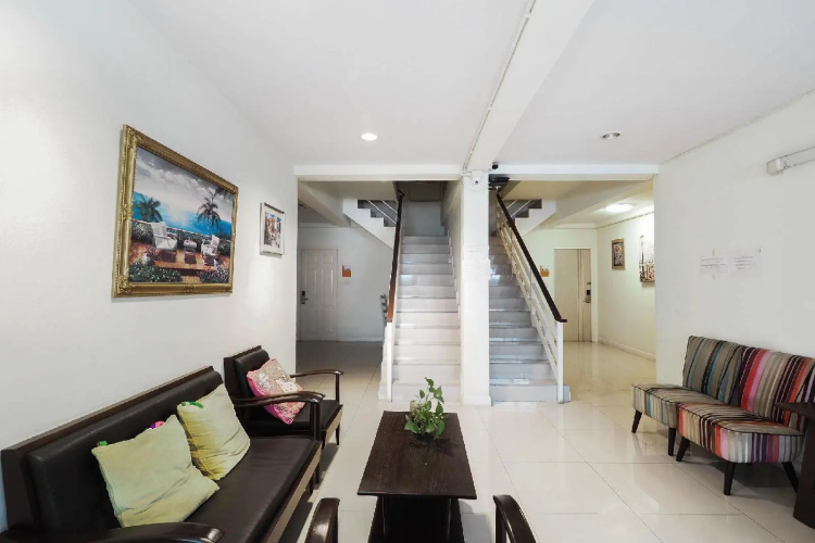 OYO 995 Blue Cafe Apartment