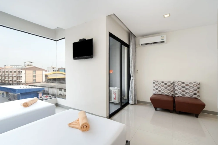 Deluxe Twin room with balcony