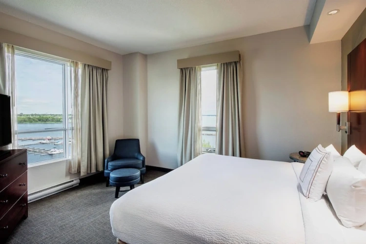 1 Bedroom Suite with city view