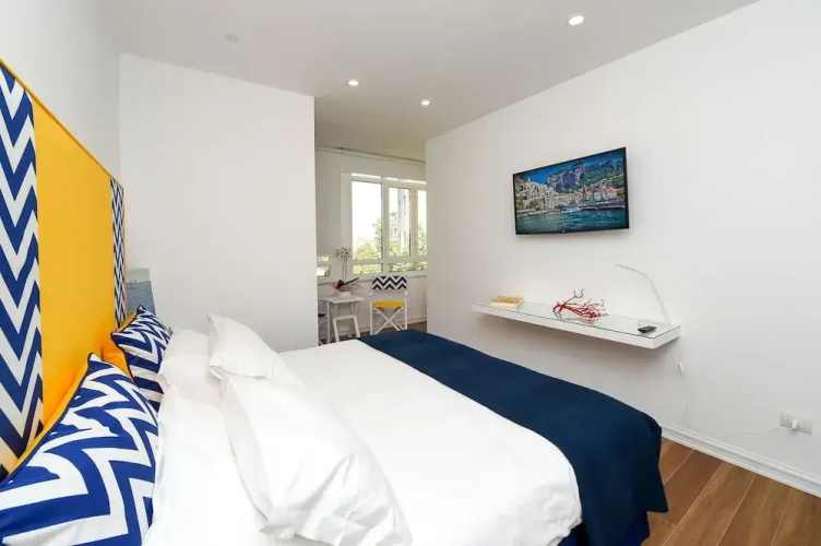 Casa Pantone