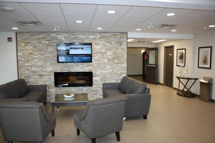 Crossroads Inn & Suites