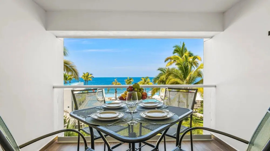 Gorgeous 1BR Condo With Pools Sea Views
