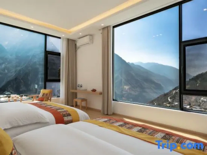 Deluxe Twin room with mountain view