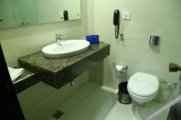 OYO 1832 Hotel Parbhat Inn