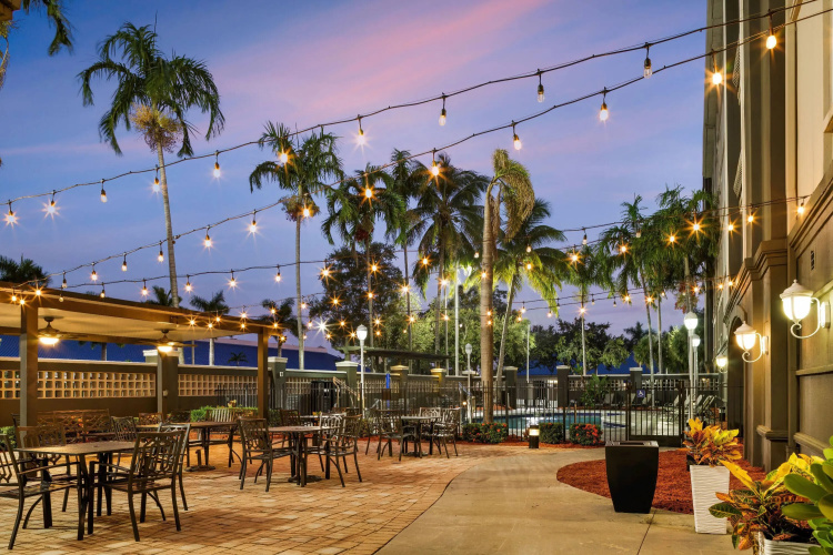 La Quinta Inn & Suites by Wyndham Miami Airport West photo 27