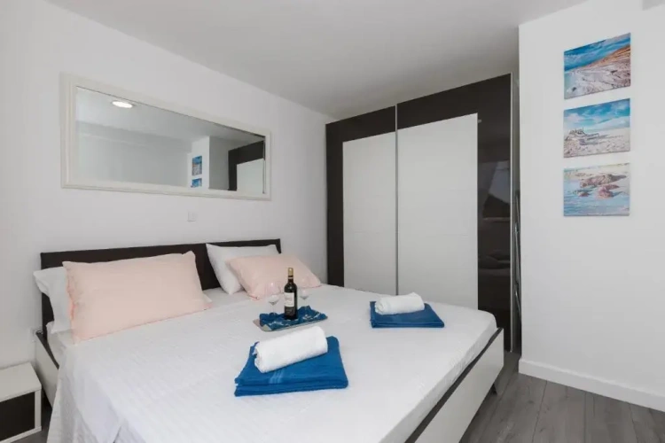 1 Bedroom Apartment with sea view