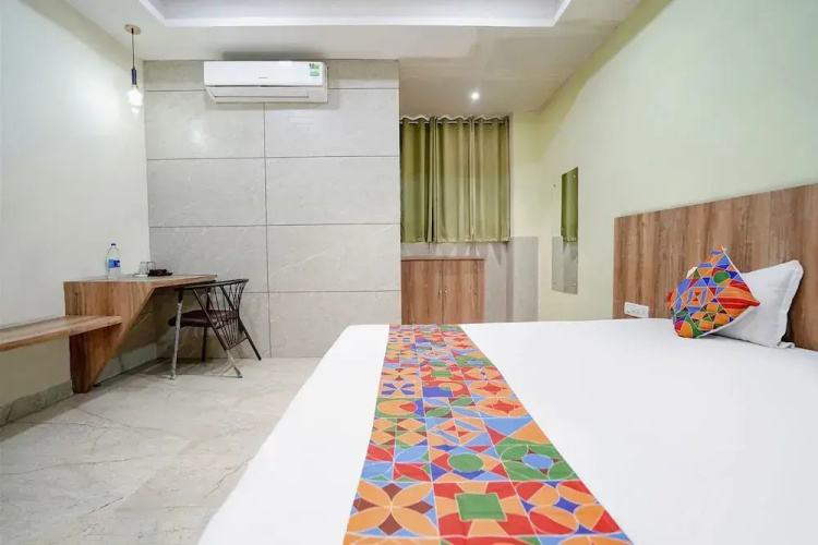 FabHotel Park Mahindra