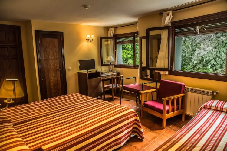 Standard Triple room with balcony