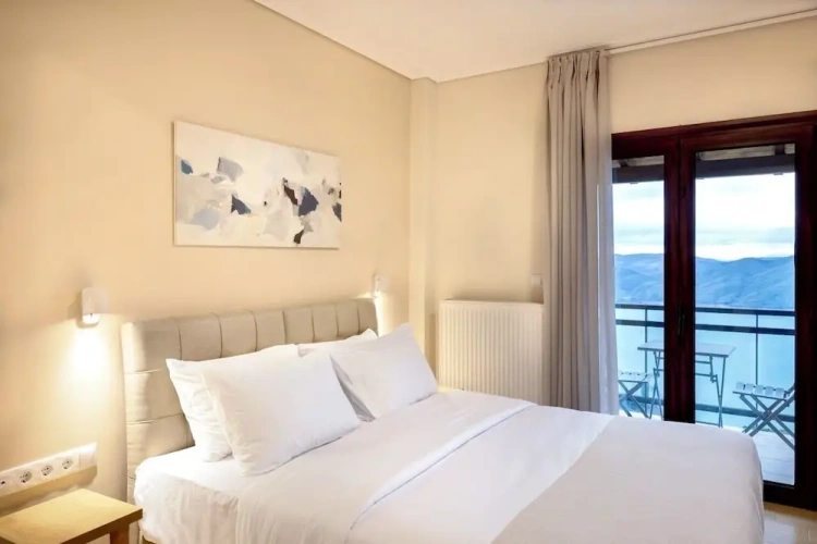 Standard room with balcony and with lake view