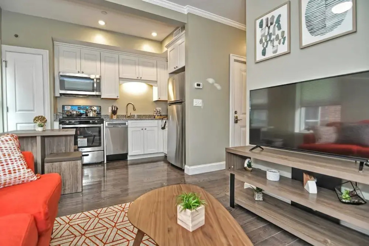 2br/1ba Apt in Authentic North End by Domio