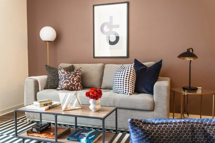 Luxe 1BR Condo in Downtown Area