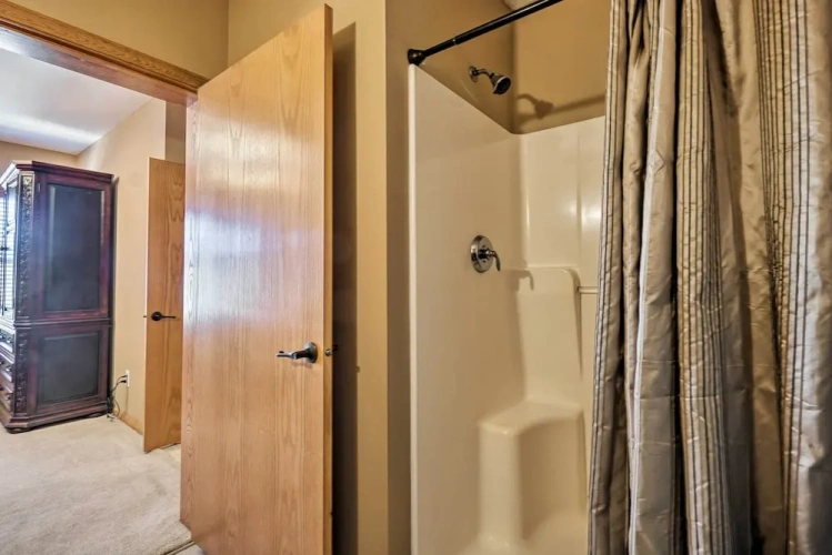 3 Bedrooms Apartment