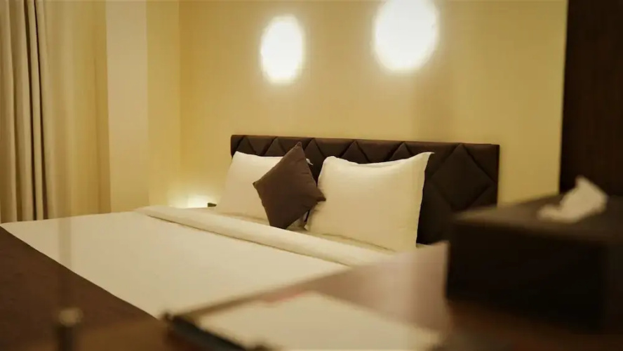 Deglance Hotel