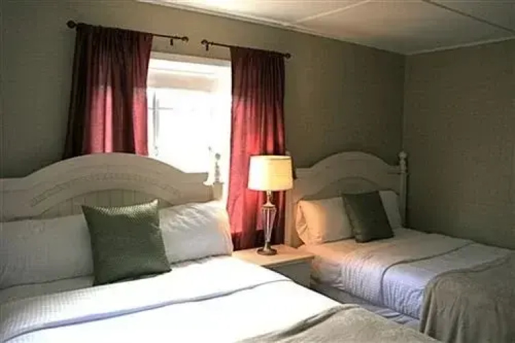 The Orchard Hill Inn