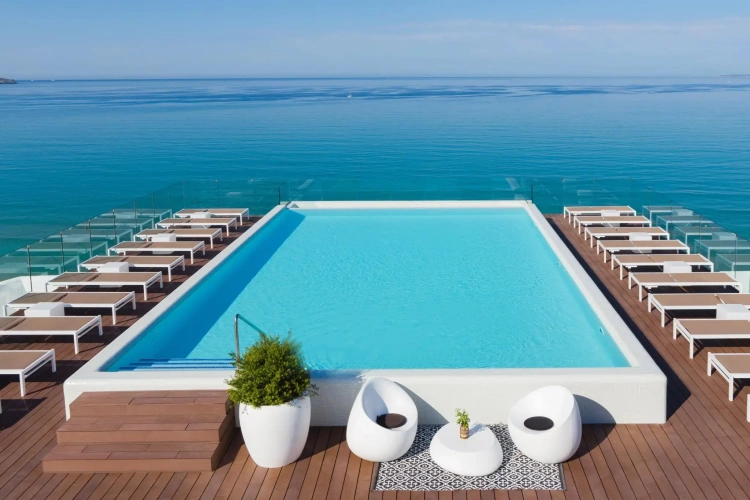 Twin room with balcony and with partial sea view