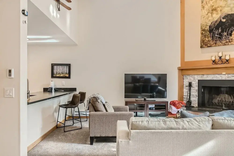 2084 The Pines 3 Bedroom Condo by RedAwning