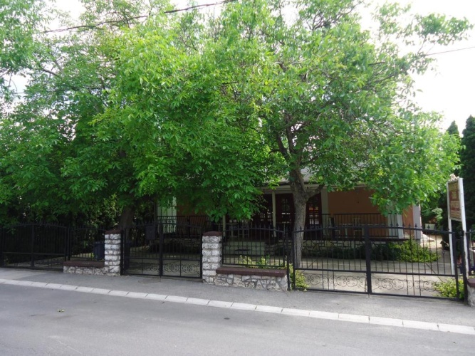 4 Bedrooms Cottage