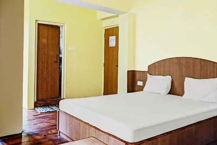 Hotel Premier By OYO