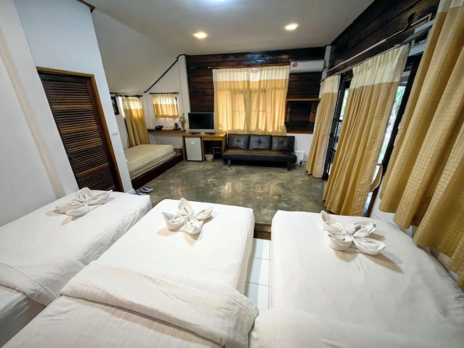 Standard Triple room