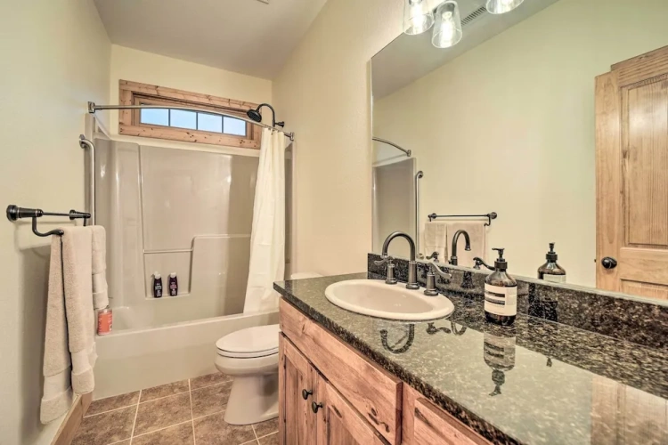 4 Bedrooms Cottage