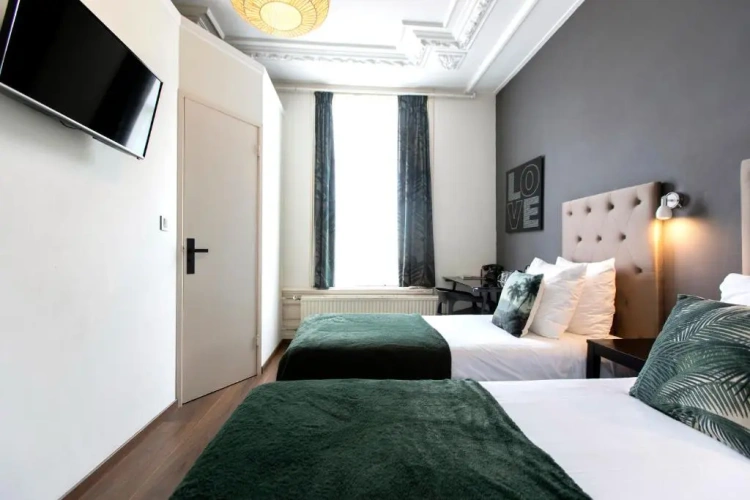 Twin room with canal view