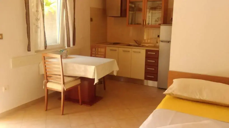 Eleonora Apartments