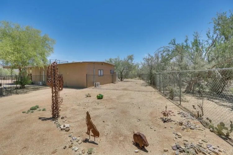 Oro Valley Retreat w/ Pool, Spa & Rooftop Views!