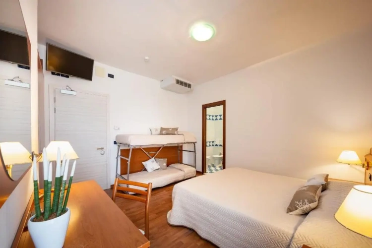 Standard Triple room with balcony