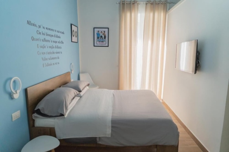 Yes I Know My Room - Storico