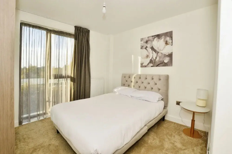 Contemporary 2 bed apartment - Ashford