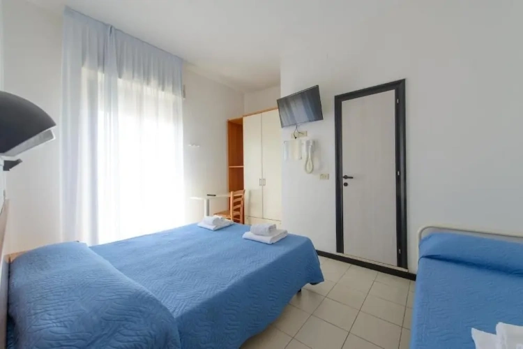 Economy Triple room with balcony